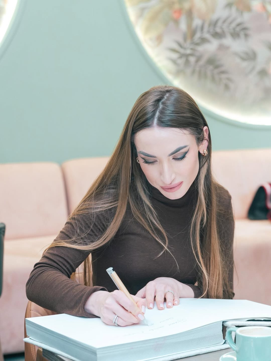 Alena Əliyeva onlarla kofe hazırladı - FOTOLAR